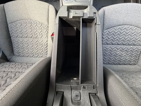 Used 2024 Chevrolet Equinox LT FWD image 25