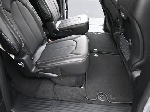 New 2026 Chrysler Pacifica Select image 23