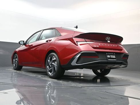 Used 2025 Hyundai Elantra Sport image 18