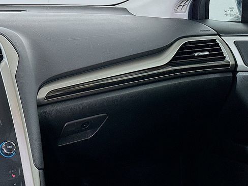 Used 2015 Ford Fusion SE w/ Equipment Group 202A image 25