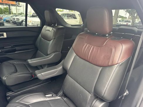 Used 2023 Ford Explorer Platinum w/ Technology Package AWD/4WD image 11