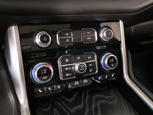 Used 2024 GMC Yukon XL Denali w/ Denali Reserve Package AWD/4WD image 7