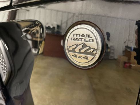 Used 2018 Jeep Wrangler Unlimited Sahara AWD/4WD image 31