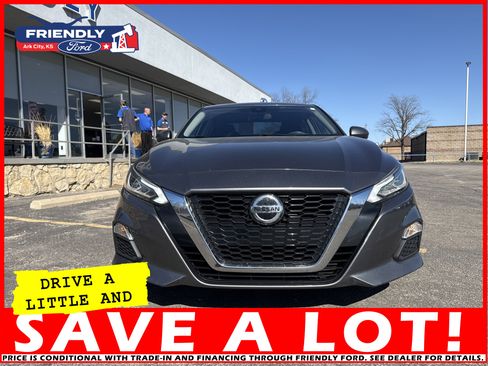 Used 2022 Nissan Altima 2.5 SV w/ SV Premium Package image 5