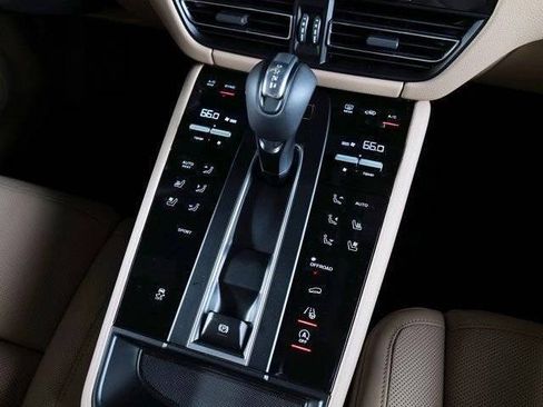New 2025 Porsche Macan AWD/4WD image 18