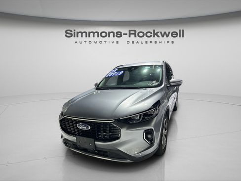 Used 2023 Ford Escape Platinum image 3