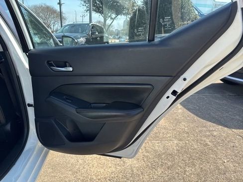 Used 2022 Nissan Altima 2.5 SR image 16