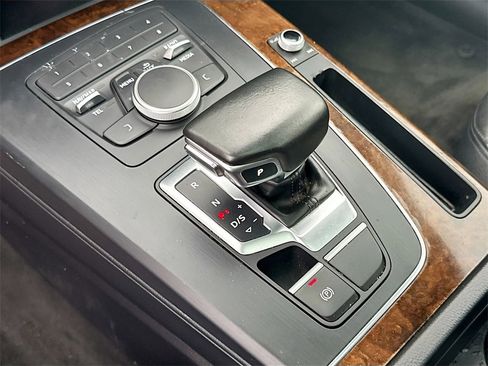 Used 2018 Audi Q5 2.0T Premium w/ Convenience Package image 17