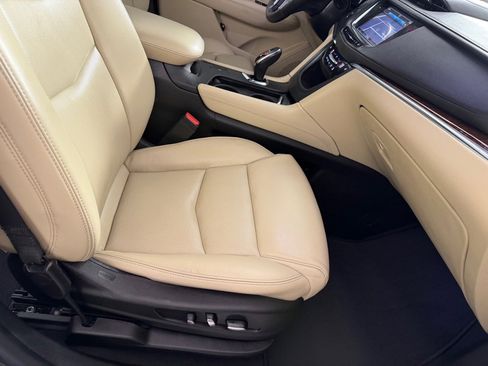 Used 2017 Cadillac XT5 Luxury w/ Driver Awareness Package image 24