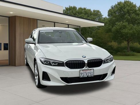 Used 2025 BMW 330i Sedan w/ Convenience Package image 5