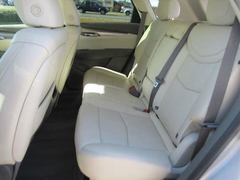 Used 2020 Cadillac XT5 Premium Luxury AWD/4WD image 29