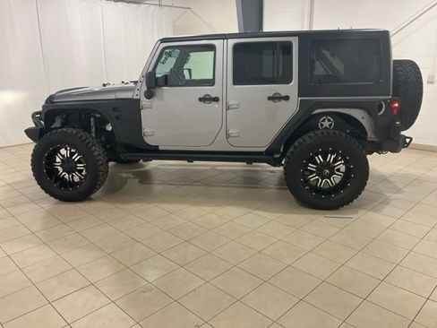 Used 2018 Jeep Wrangler Unlimited Sport S image 2