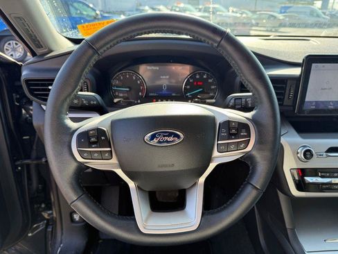 Used 2022 Ford Explorer XLT AWD/4WD image 7