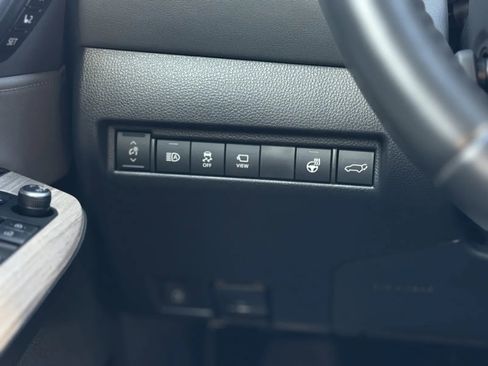 Used 2022 Toyota Venza Limited image 27