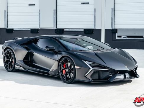 Used 2025 Lamborghini Revuelto image 7