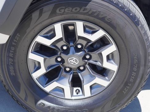 Used 2023 Toyota Tacoma TRD Off-Road w/ Technology Package AWD/4WD image 15