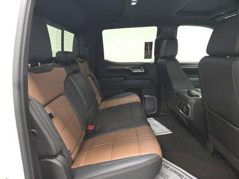 Certified 2024 Chevrolet Silverado 1500 High Country w/ Technology Package image 26