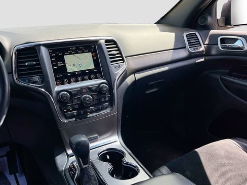 Used 2018 Jeep Grand Cherokee Altitude RWD image 22