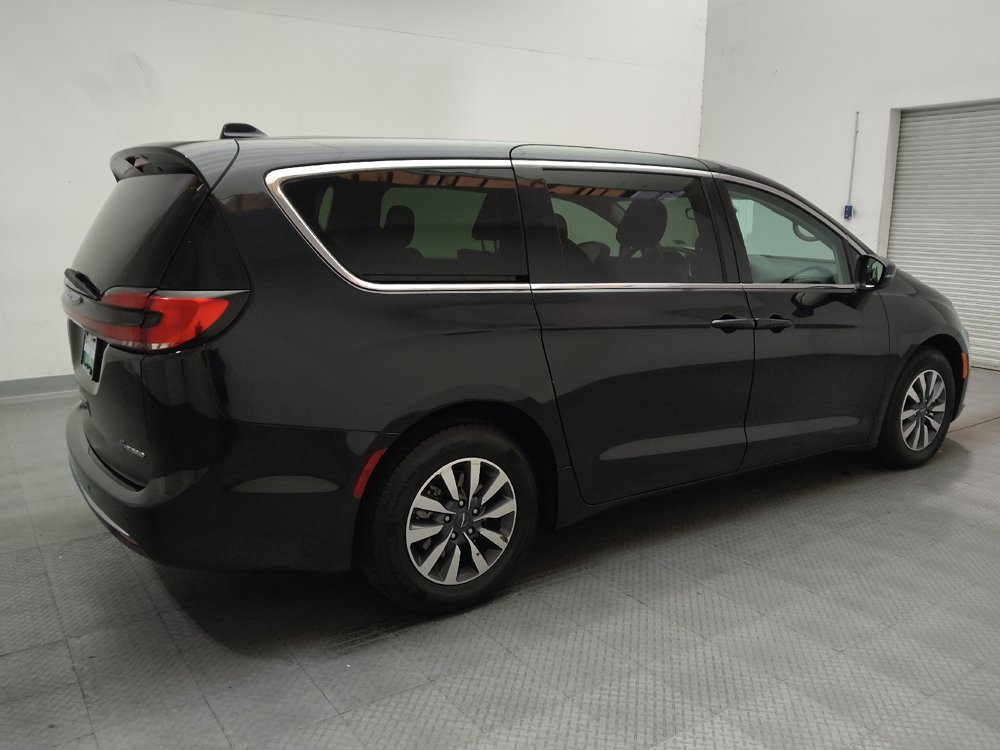 Used 2023 Chrysler Pacifica Touring-L FWD image 10