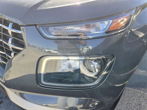 Certified 2023 Hyundai Venue SEL image 11