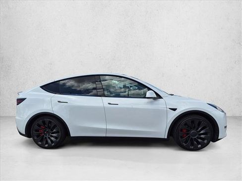 Used 2023 Tesla Model Y Performance AWD/4WD image 4