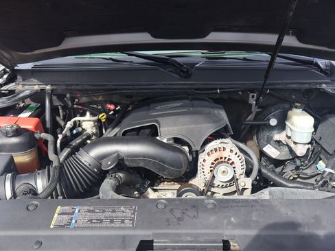 Used 2007 Chevrolet Suburban LT AWD/4WD image 14