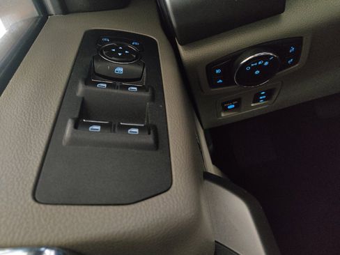 Used 2020 Ford F150 XLT w/ Equipment Group 302A Luxury AWD/4WD image 27