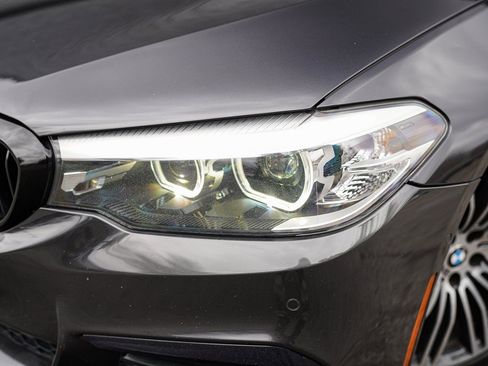 Used 2019 BMW 540i xDrive w/ M Sport Package image 4