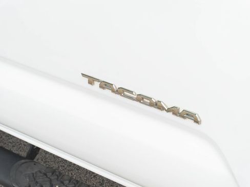 Used 2021 Toyota Tacoma SR5 RWD image 6