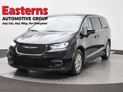 Used 2023 Chrysler Pacifica Touring-L