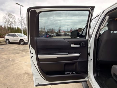 Used 2021 Toyota Tundra SR5 w/ SR5 Upgrade Package AWD/4WD image 22