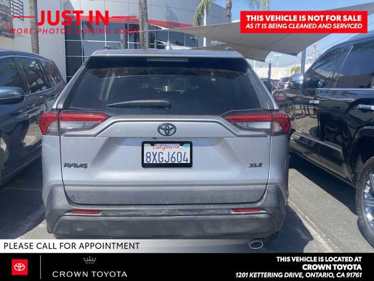 Used 2021 Toyota RAV4 XLE FWD image 5
