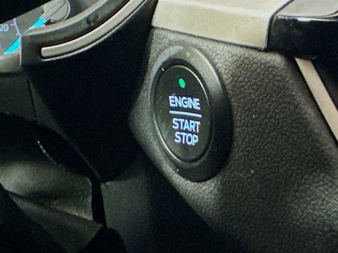 Used 2020 Ford Escape SE image 18