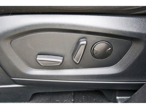 Used 2023 Ford Explorer XLT RWD image 29