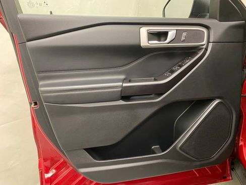 Used 2020 Ford Explorer XLT w/ Equipment Group 202A AWD/4WD image 10