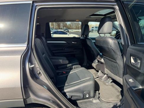 Used 2015 Toyota Highlander XLE image 12