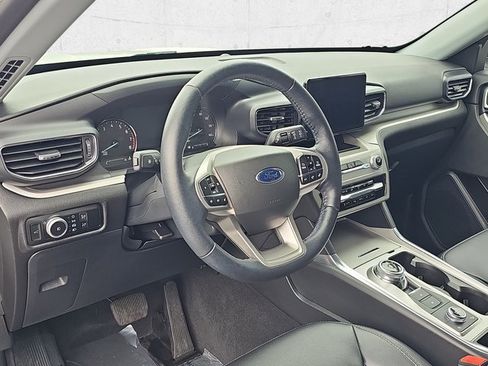 Used 2022 Ford Explorer XLT w/ Equipment Group 202A image 18
