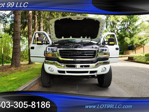 Used 2005 GMC Sierra 2500 SLT w/ Heavy-Duty Power Package AWD/4WD image 28