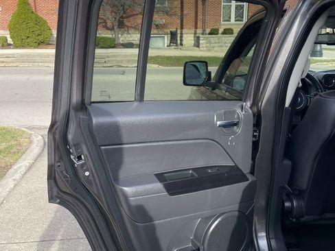 Used 2016 Jeep Patriot High Altitude image 8