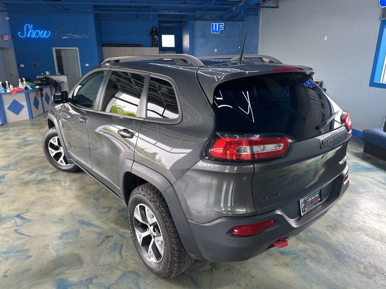 Used 2016 Jeep Cherokee Trailhawk AWD/4WD image 4
