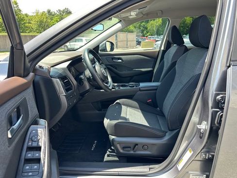 Used 2023 Nissan Rogue SV image 32