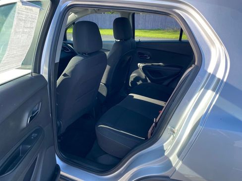 Used 2017 Chevrolet Trax LS FWD image 18