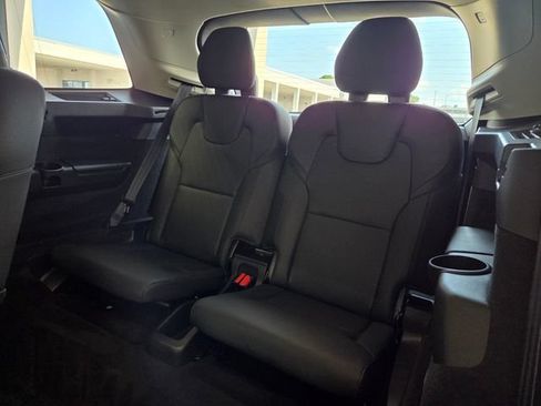 Certified 2023 Volvo XC90 B6 Plus AWD/4WD image 16