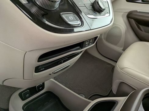 Used 2020 Chrysler Pacifica Touring-L Plus FWD image 27