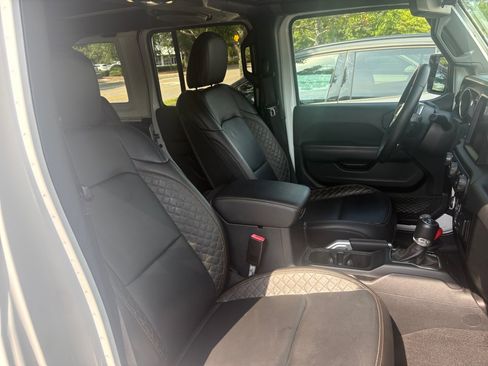 Used 2021 Jeep Wrangler Unlimited Sahara AWD/4WD image 31
