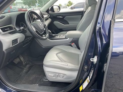 Used 2020 Toyota Highlander XLE AWD/4WD image 20