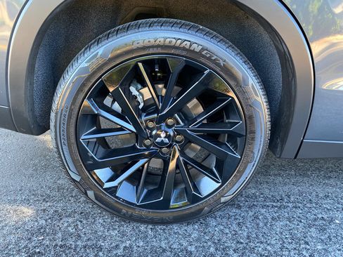 Used 2024 Mitsubishi Outlander SE Black Edition image 10