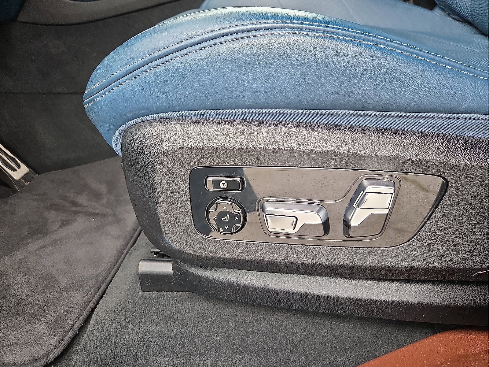 Used 2023 BMW XM AWD/4WD image 15