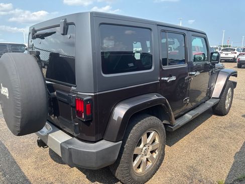 Used 2013 Jeep Wrangler Unlimited Sahara w/ Connectivity Group AWD/4WD image 13