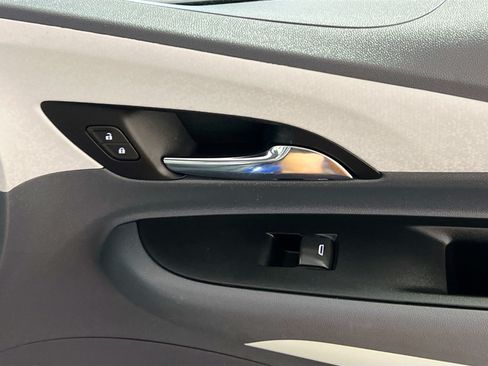Used 2021 Chevrolet Bolt Premier w/ Infotainment Package FWD image 31